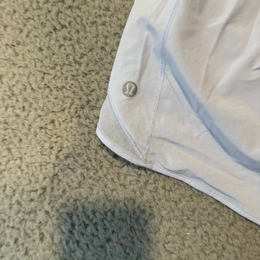 Lululemon Low Rise Hotty Hot Short 4”Women’s Sz. 4 Pastel Blue